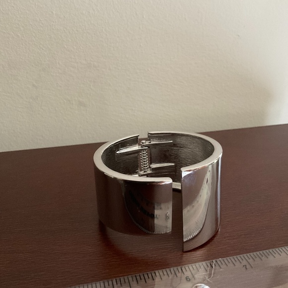 NEGATIVE SPACE BAR SILVER BRACELET - Picture 4 of 4